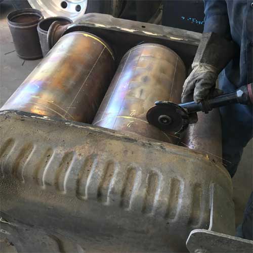 Detroit Diesel onebox SCR cut open.